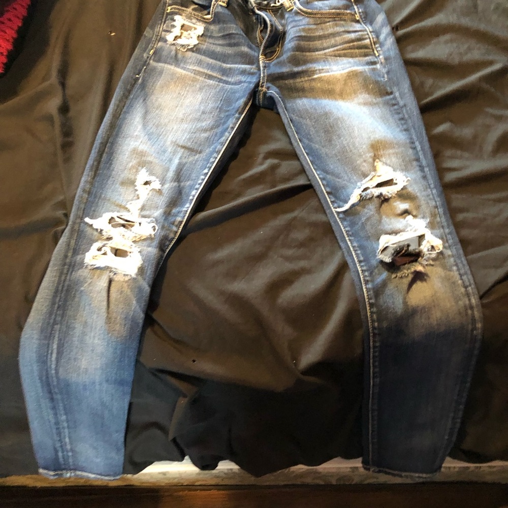 American Eagle distressed skinny jeans size 4